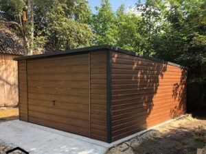 Blechgarage, nach hinten geneigt, Einzelwagen, holzähnlicher Nussbaum, Flügeltor