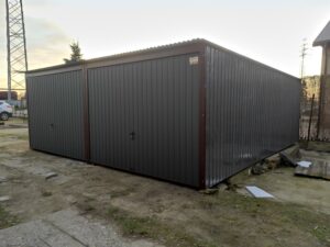 Blechgarage, Gefälle nach hinten, Doppelgarage anthrazit, Flügeltor