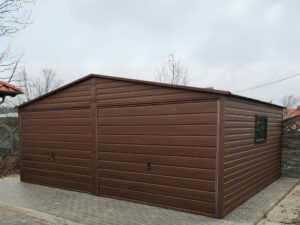 Doppelschrägblechgarage, holzähnlicher Nussbaum, Flügeltor