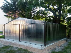 Garage aus verzinktem Blech, für zwei Autos, Giebel, Flügeltor (1)