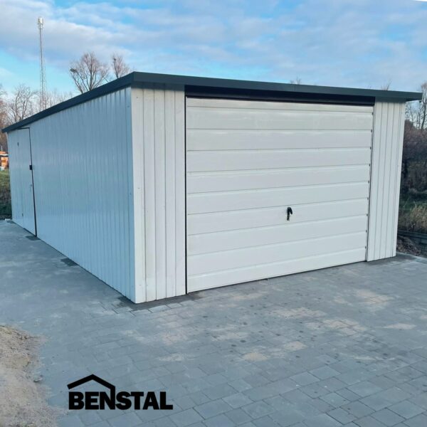 weiße Blechgarage, kippbares Tor, Neigung nach hinten
