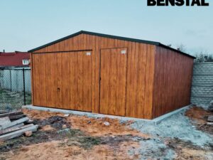 Einzelwagen-Blechgarage, holzähnliche Goldeiche, Giebeltor, Flügeltor, einflügelige Tür