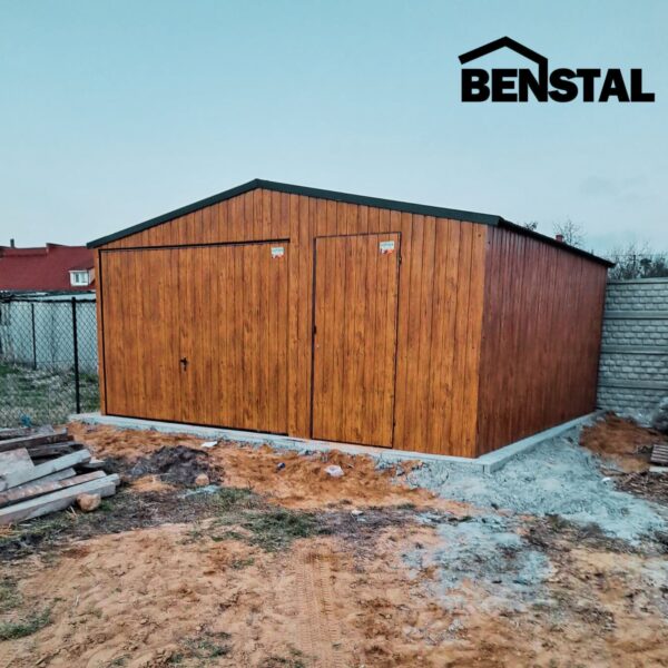 Einzelwagen-Blechgarage, holzähnliche Goldeiche, Giebeltor, Flügeltor, einflügelige Tür