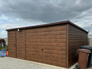 Metallgarage, Holzoptik, Heckschräge, Schwingtür