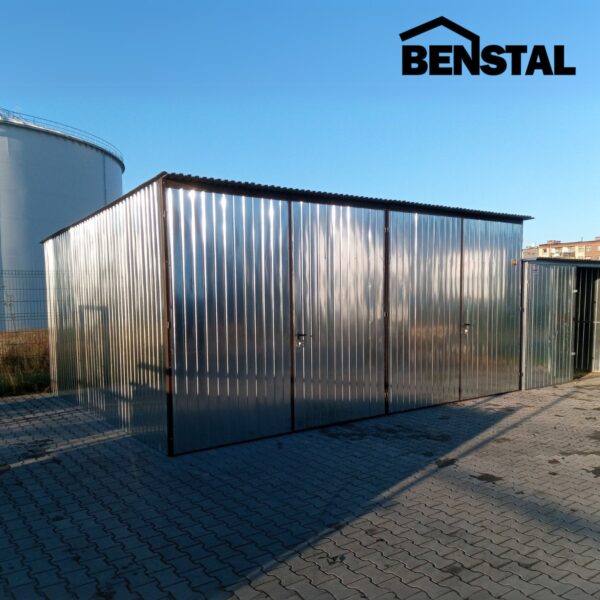 Garage aus verzinktem Blech, Heckschräge, Doppelflügeltor, zweistellig
