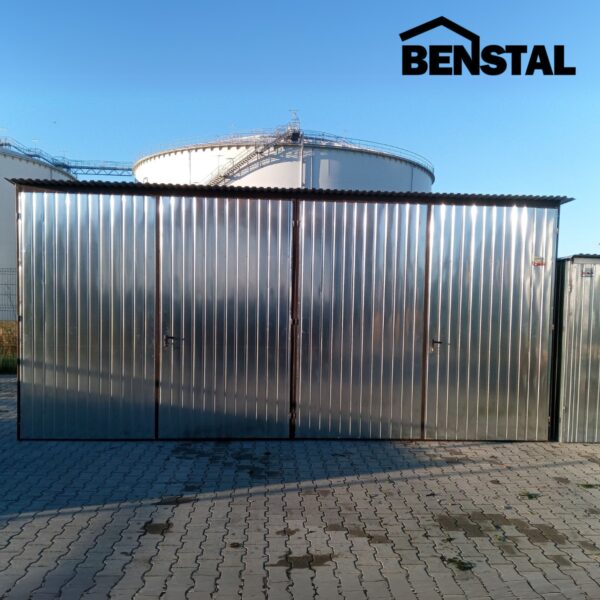 Garage aus verzinktem Blech, Heckschräge, Doppelflügeltor, zweistellig
