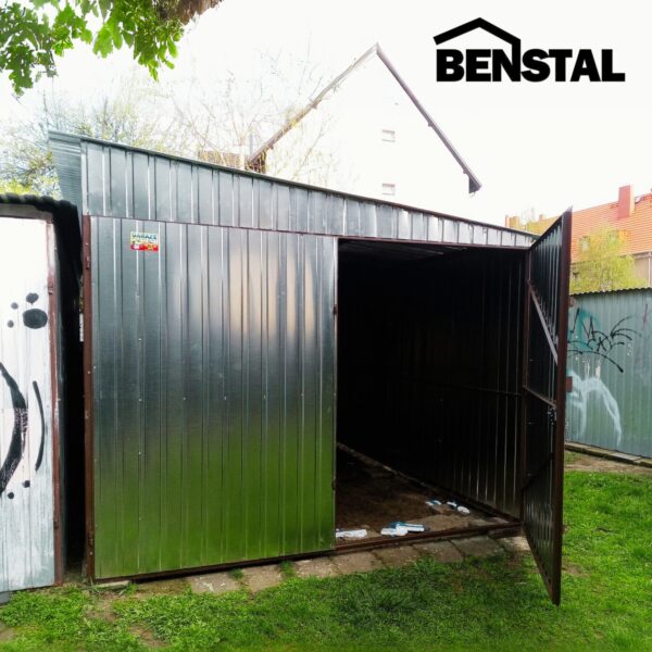 Garage aus verzinktem Blech, Seitenschräge, zweiflügeliges Tor