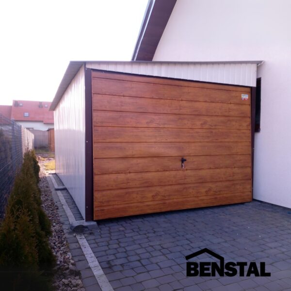 Metallgarage-fuer-zwei-Autos-grau-nach-hinten-geneigt-Schwingtuer-weiss-2-Metallgarage-fuer-weisse-Autos-seitlich-geneigt-Schwingtuer-holzaehnliche-goldene-Eiche-Einzelauto-