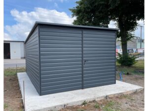 Blechgarage-Anthrazit-Neigung-nach-hinten-Doppelfluegeltor