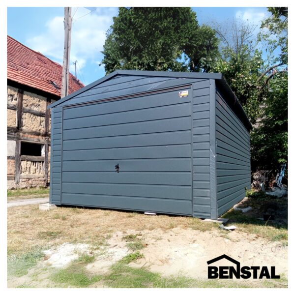 Blechgarage-Anthrazit-Satteldach-Schwingtor