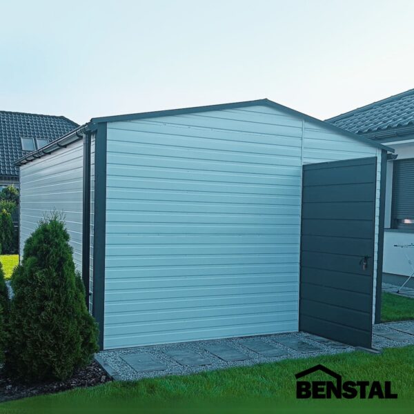 Blechgarage-Einzelgarage-Satteldach-Weiss-Schwingtor-Tuer-Anthrazit