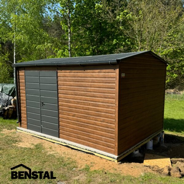 Blechgarage-Gartenhaus-Geraeteschuppen-Holzoptik-goldene-Eiche-Satteldach-Zweifluegeltor